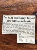 Voetbal krantenartikel Nld Militairen - Marokko  Piet Keizer, Verzamelen, Ophalen of Verzenden