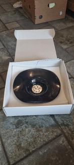 zwarte schaal met verzilverde kern, Ophalen