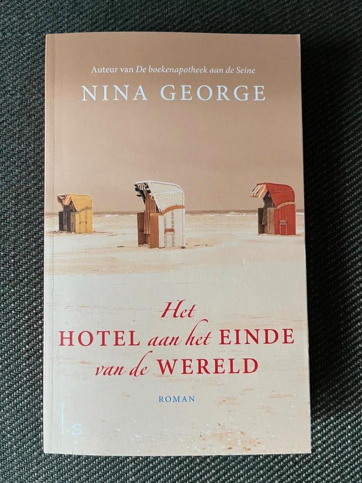 Nina George - Het hotel aan het einde van de wereld., Boeken, Romans, Zo goed als nieuw, Ophalen of Verzenden