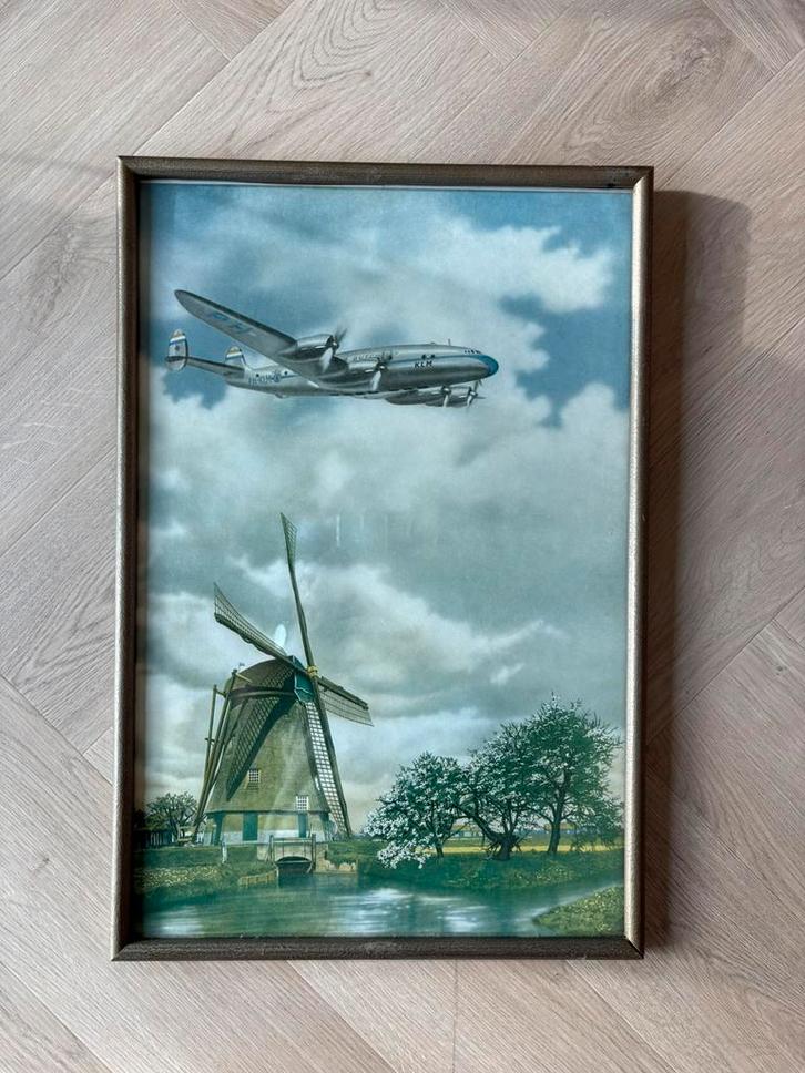 KLM  Lockheed Constellation  boven molen, Verzamelen, Luchtvaart en Vliegtuigspotten, Gebruikt, Kaart, Foto of Prent, Ophalen of Verzenden