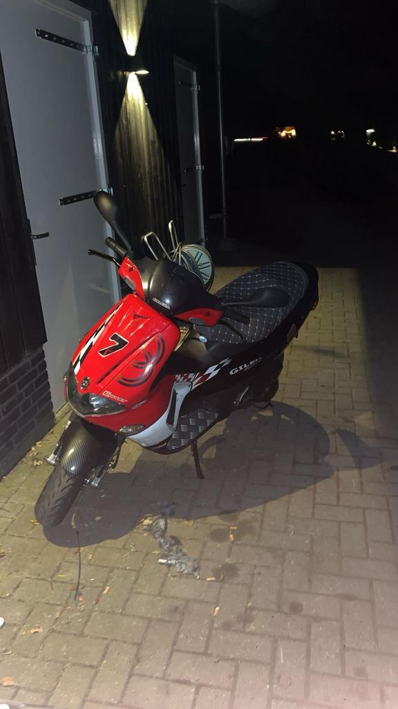 Gilera runner lucky 7 70cc, Fietsen en Brommers, Scooters | Piaggio, Gebruikt, Overige modellen, Maximaal 45 km/u, Tweetakt, Ophalen