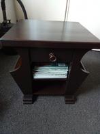 Tafeltje / kastje, kranten bak, planten tafel,, Huis en Inrichting, Woonaccessoires | Krantenbakken en Lectuurbakken, Ophalen