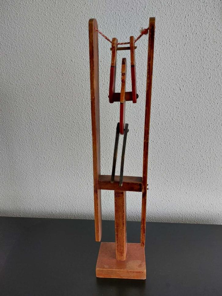 Oud houten poppetje / acrobaat die salto maakt., Antiek en Kunst, Curiosa en Brocante, Ophalen