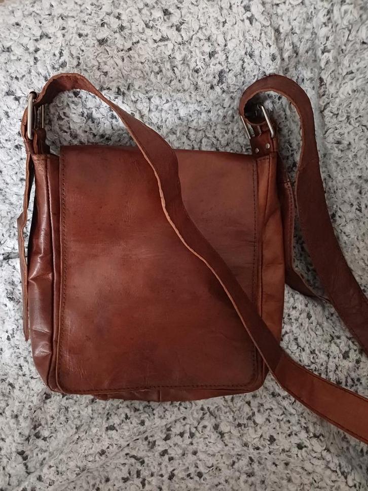 Leren Schoudertas in cognackleur - Nieuw!, Sieraden, Tassen en Uiterlijk, Tassen | Damestassen, Nieuw, Schoudertasje, Bruin, Ophalen of Verzenden