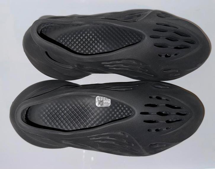 Adidas Yeezy Foam Runner “Onyx”, Kleding | Heren, Schoenen, Zo goed als nieuw, Zwart, Ophalen of Verzenden