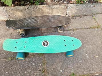 Twee skateboard's beschikbaar voor biedingen