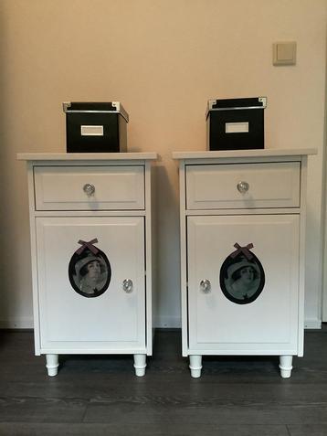 2 witte nachtkastje  grote serre tuintafel salontafel  beschikbaar voor biedingen