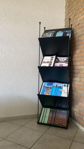 Flyer houder beschikbaar voor biedingen