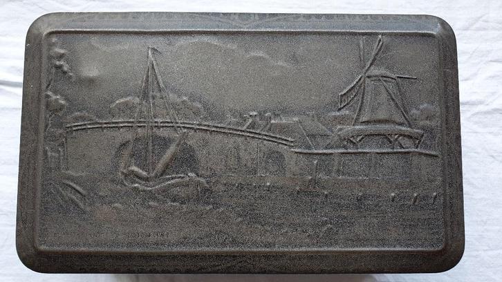 Vintage tabak blik landschap in reliëf - Heeren-baai DE #038, Verzamelen, Blikken, Gebruikt, Overige, Douwe Egberts, Ophalen of Verzenden