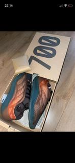 Adidas Yeezy 700 - Top Sneaker!, Kleding | Heren, Schoenen, Ophalen of Verzenden, Nieuw, Bruin, Sneakers of Gympen