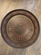 Indonesisch bijzettafeltje met bijzonder koperen blad, Huis en Inrichting, Tafels | Bijzettafels, Ophalen, Overige materialen