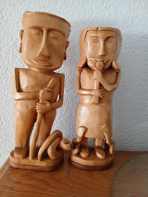 2x houten beeld man met staf vrouw met fluit slangen slang, Antiek en Kunst, Kunst | Niet-Westerse kunst, Ophalen of Verzenden