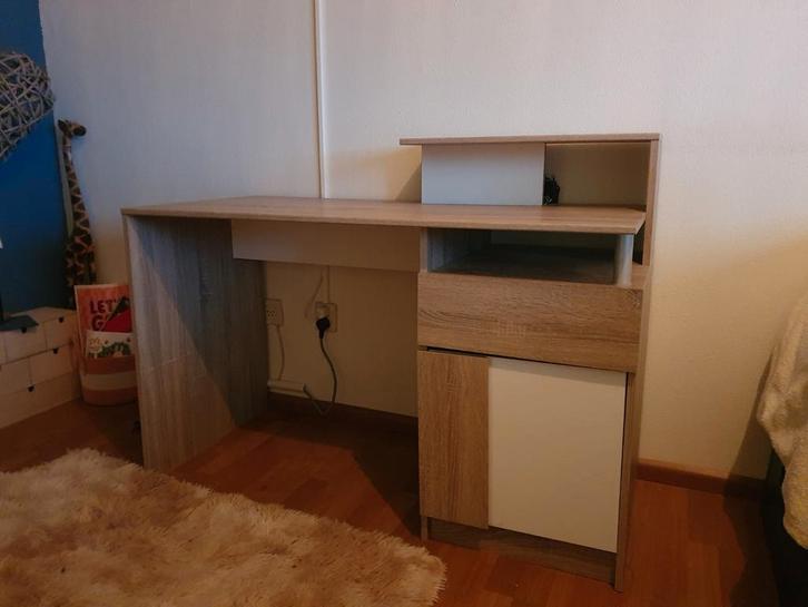 Mooi bureau, Huis en Inrichting, Bureaus, Ophalen