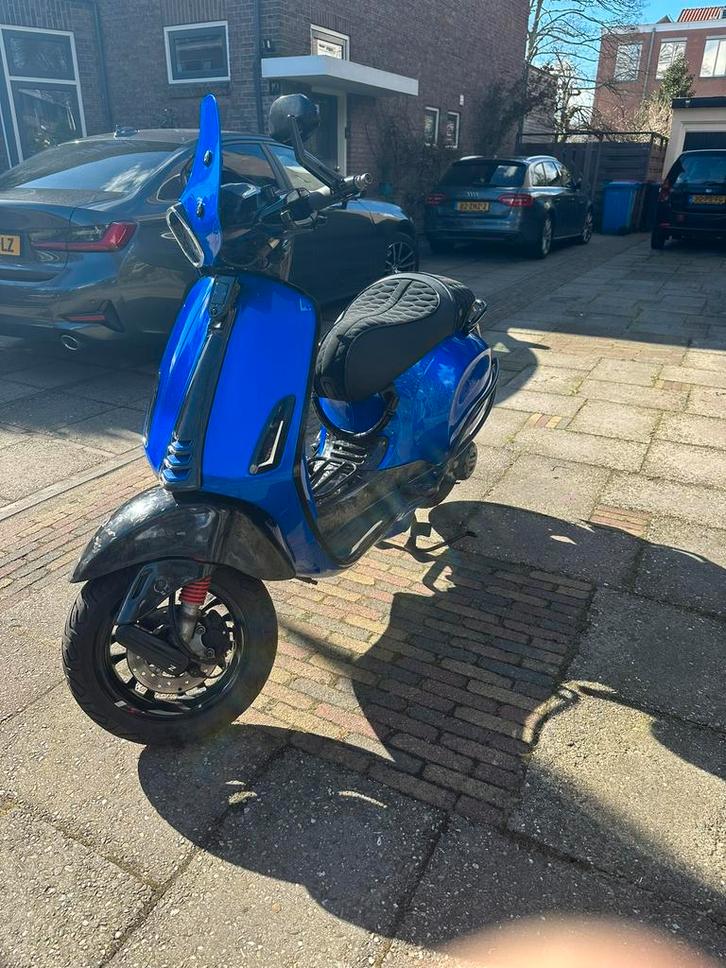 Vespa sprint e4 2021 full carbon + full option, Fietsen en Brommers, Scooters | Vespa, Zo goed als nieuw, Vespa S, Maximaal 45 km/u