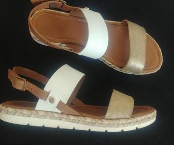 Mooie leren Marco Tozzi sandalen 39 beschikbaar voor biedingen