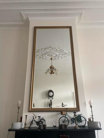 Grote Gouden Spiegel beschikbaar voor biedingen