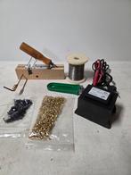 Imker gereedschap voor het maken van raampjes., Bijen