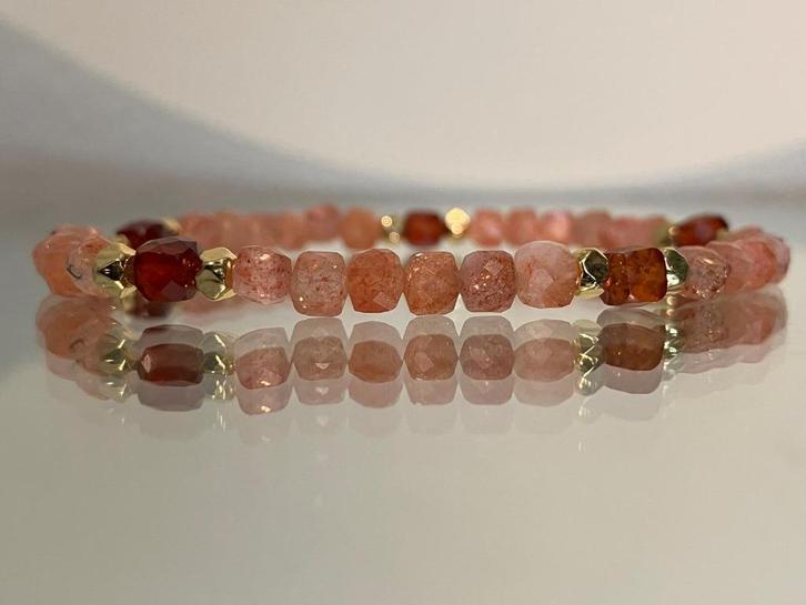 Edelsteen armband met zonnesteen en hessoniet, Sieraden, Tassen en Uiterlijk, Edelstenen, Nieuw, Verzenden