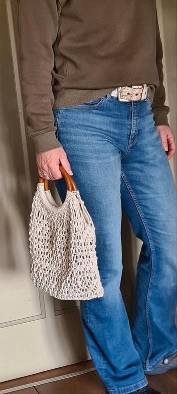 Tasjes van macramé beschikbaar voor biedingen