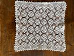 Vintage wit handwerk gehaakt  tafelkleedje bijna vierkant, Verzenden, Zo goed als nieuw, Binnen