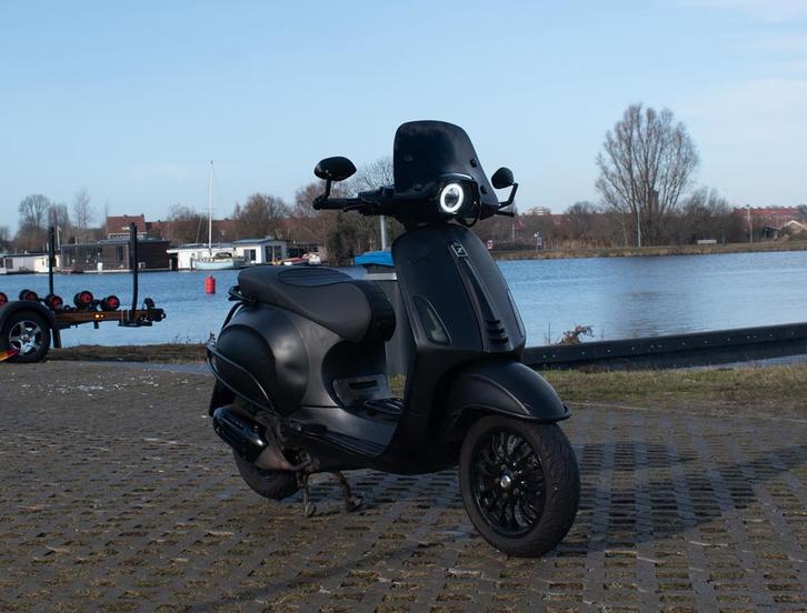 Vespa sprint 2019 50cc, Fietsen en Brommers, Scooters | Overige merken, Zo goed als nieuw, Maximaal 45 km/u, Benzine, Ophalen