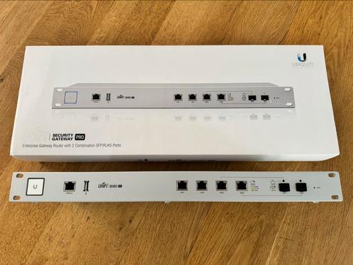 Ubiquiti USG-PRO-4 UniFi Router | Security Gateway, Computers en Software, Netwerk switches, Zo goed als nieuw, Ophalen of Verzenden