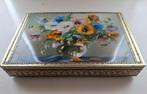 Vintage koekjes blik met anemonen bloemen in vaas, Ophalen of Verzenden, Gebruikt, Koek(jes)