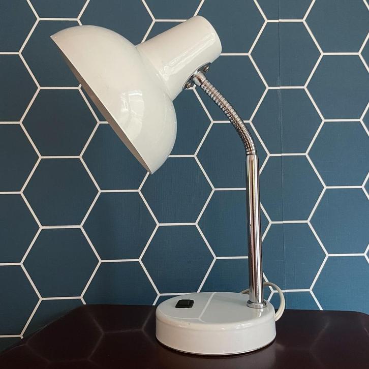Vintage, retro bureaulamp, tafellamp lamp wit metaal, Huis en Inrichting, Lampen | Tafellampen, Gebruikt, Minder dan 50 cm, Metaal