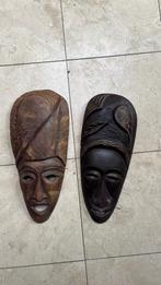 Houten maskers, Ophalen