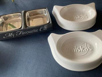 Kattenvoerbakjes / grijs RVS / 2 x wit WHISKAS aardewerk beschikbaar voor biedingen