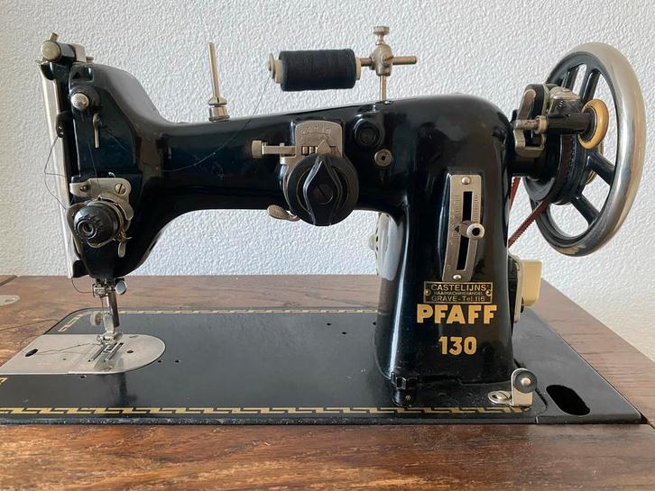 Antieke Pfaff 130 Naaimachine in Houten Meubel - Zwart, Antiek en Kunst, Antiek | Naaimachines, Ophalen