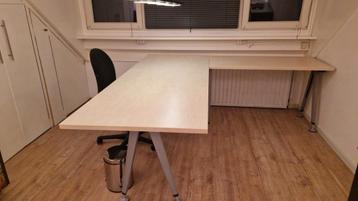 Groot Bureau - Gedemonteerd beschikbaar voor biedingen