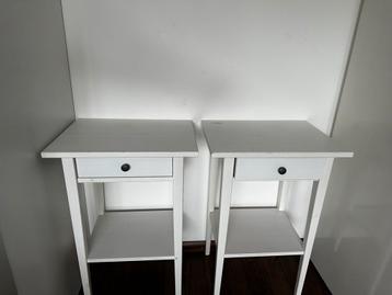 Set van 2 witte nachtkastjes beschikbaar voor biedingen