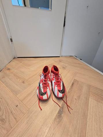 Voetbalschoenen maat 38,5 merk nike Christiano Ronaldo. beschikbaar voor biedingen