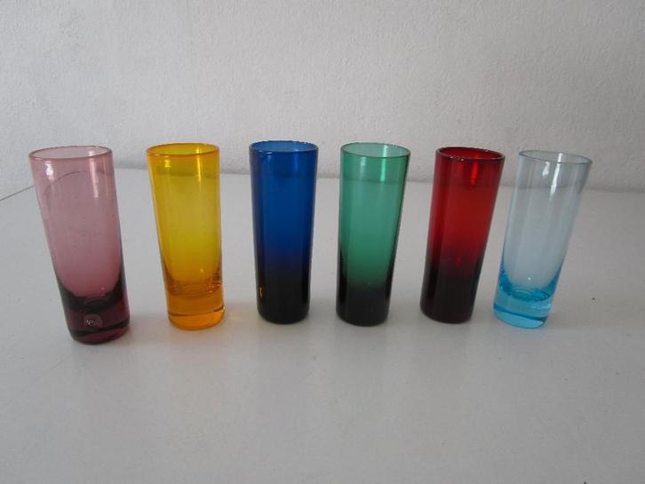 6 shotglaasjes, gekleurd, in doos., Huis en Inrichting, Keuken | Servies, Gebruikt, Glas of Glazen, Overige stijlen, Aardewerk