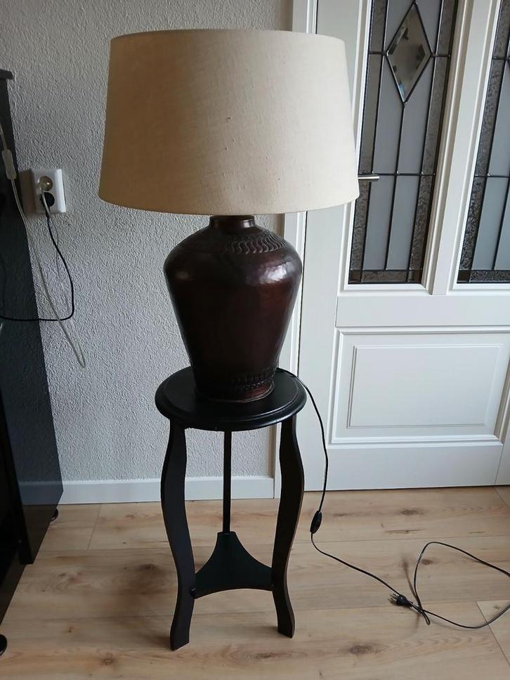 Grote staande lamp, beige kap bronskleurige voet, Huis en Inrichting, Lampen | Vloerlampen, Minder dan 100 cm, Ophalen of Verzenden