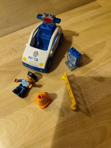 duplo politieauto beschikbaar voor biedingen