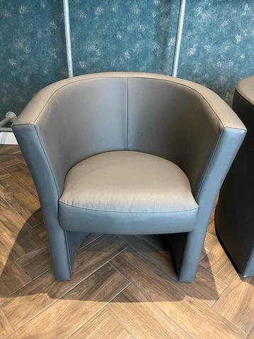 2 Stijlvolle Cocktailfauteuils beschikbaar voor biedingen