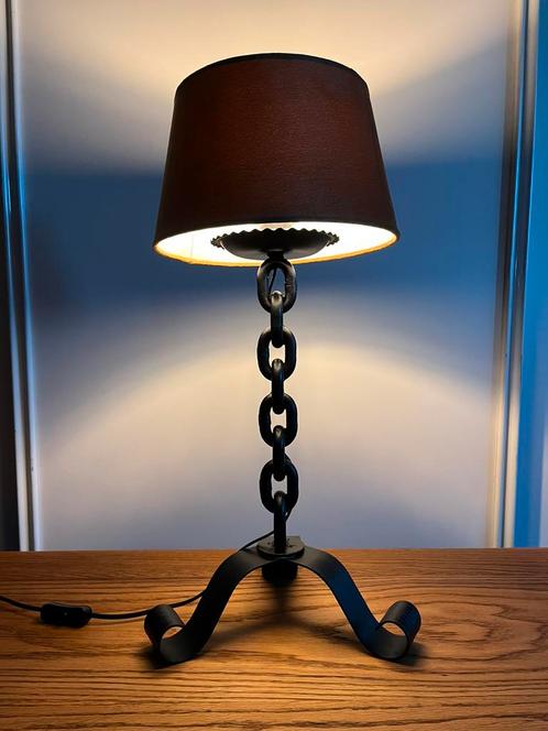 Grote vintage brutalist smeedijzeren tafel lamp, Huis en Inrichting, Lampen | Tafellampen, Gebruikt, 50 tot 75 cm, Metaal, Ophalen of Verzenden