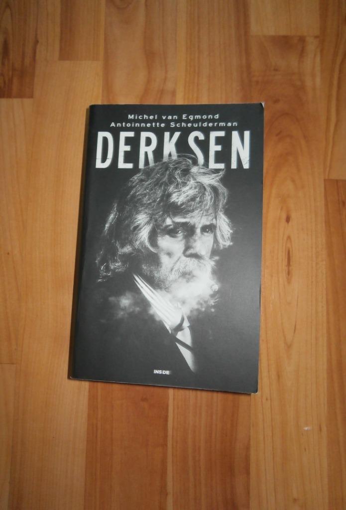 Voetbalboek paperback Derksen in goede staat., Boeken, Sportboeken, Zo goed als nieuw, Balsport, Ophalen of Verzenden