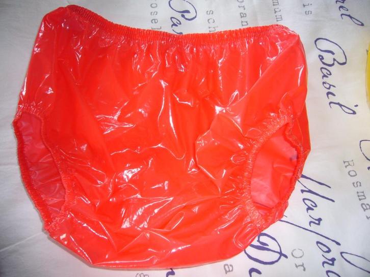 Plastic broek nieuw in verpakking, Kleding | Dames, Ondergoed en Lingerie, Slip, Rood, Verzenden