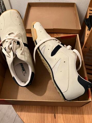 Sneakers nieuw beschikbaar voor biedingen