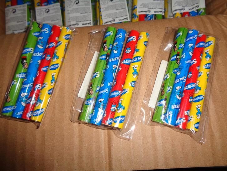 Partij kleurpotloodjes de smurfen set van 4 stuks 9cm, Diversen, Rommelmarktspullen, Ophalen of Verzenden