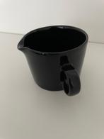 Arabia Teema Finland melkkannetje zwart met tuitje - nieuw, Huis en Inrichting, Keuken | Servies, Keramiek, Overige typen, Nieuw