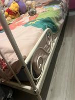 Ikea uitschuifbaar 2stuks bed / bedden kinderenbed, Ophalen, Zo goed als nieuw, Lattenbodem
