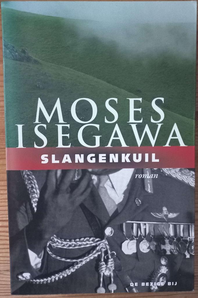 Slangenkuil - Moses Isegawa, Boeken, Romans, Gelezen, Ophalen of Verzenden