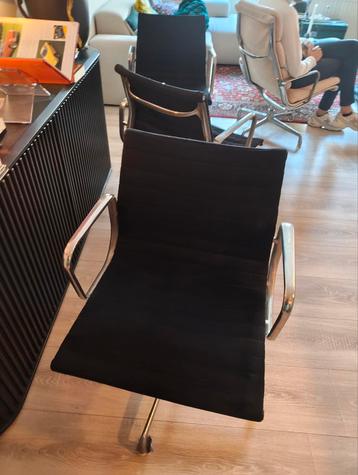 6x Vitra EA 108 Eames Stoelen - Zwart Hopsak beschikbaar voor biedingen