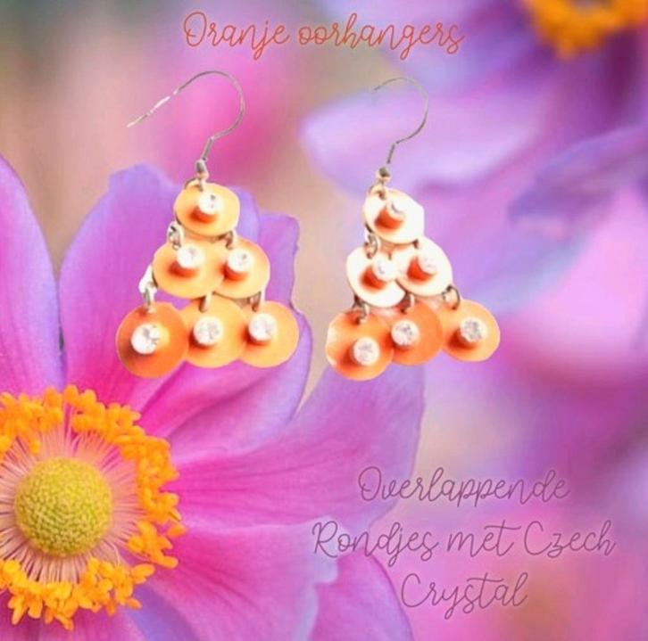Oorhangers oorbellen strass blank - Oranje Driehoek - 2,5 cm, Sieraden, Tassen en Uiterlijk, Oorbellen, Nieuw, Hangers, Overige materialen