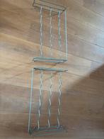 2 metalen rekjes leuk op kast, Ophalen of Verzenden, Zo goed als nieuw, Metaal, Minder dan 50 cm