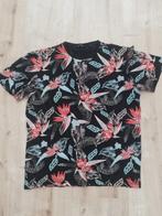 Te koop: heren t-shirt zwart met kleuren, Ophalen, Maat 48/50 (M), Zwart, Zo goed als nieuw